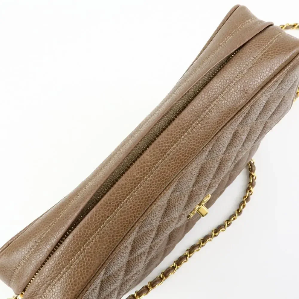 CHANEL wear note consistent